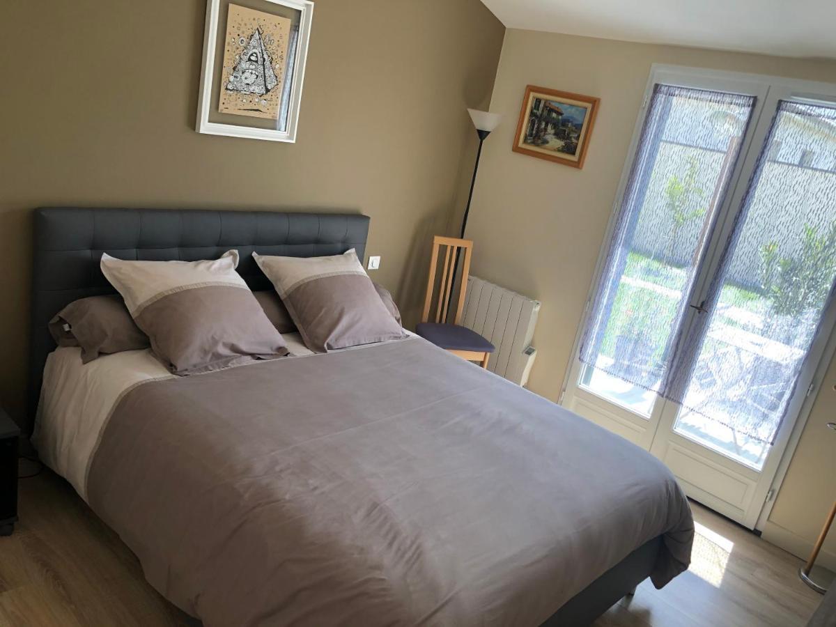 Bed and Breakfast La Pepiniere Saint-Sulpice-et-Cameyrac Exterior foto