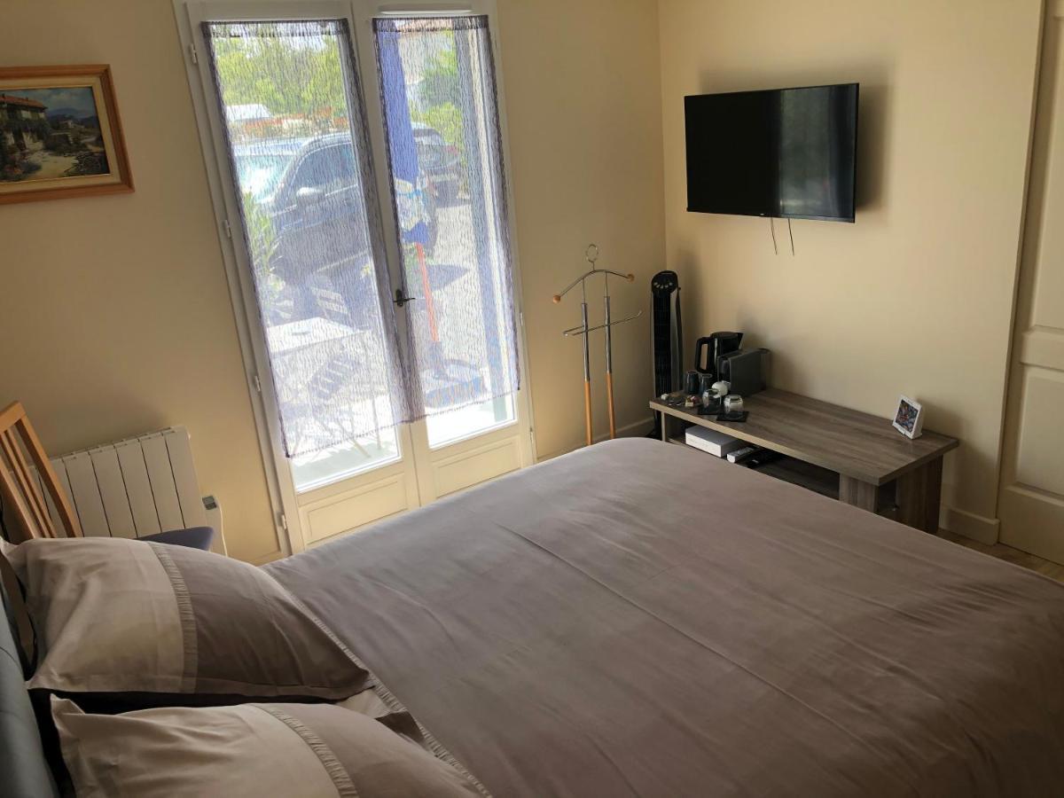Bed and Breakfast La Pepiniere Saint-Sulpice-et-Cameyrac Exterior foto